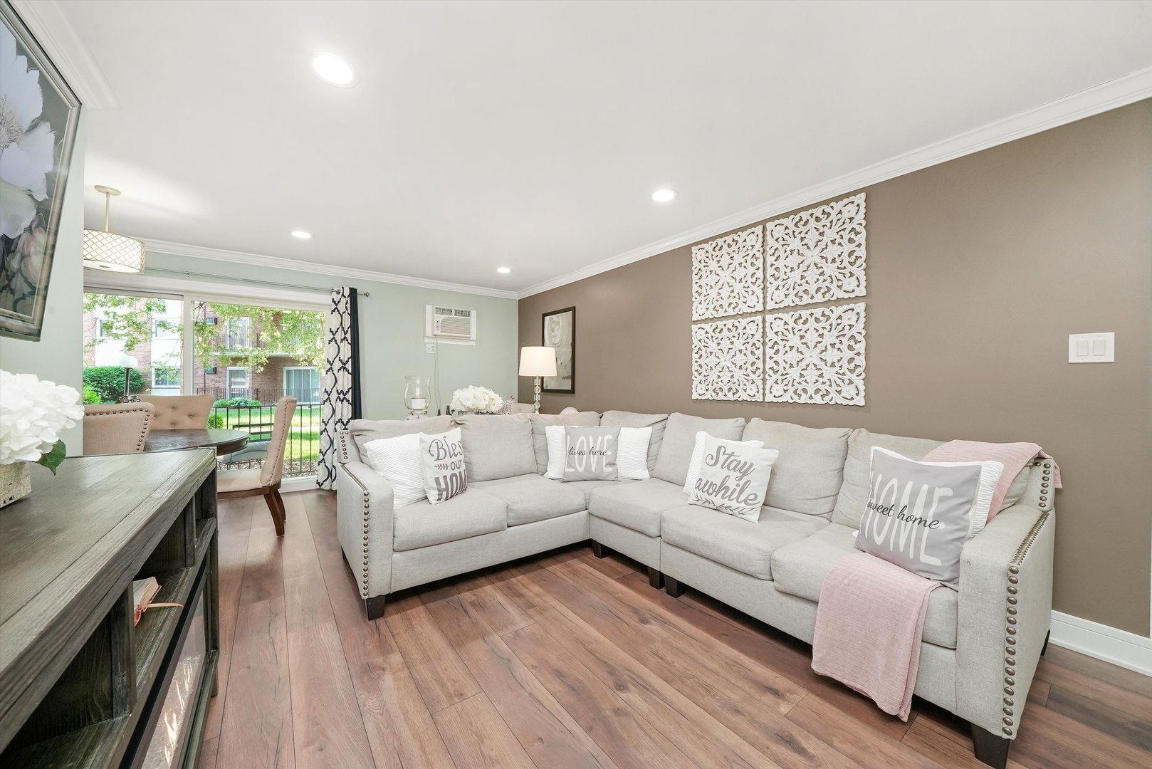 4113 W 97th Place Unit: 104