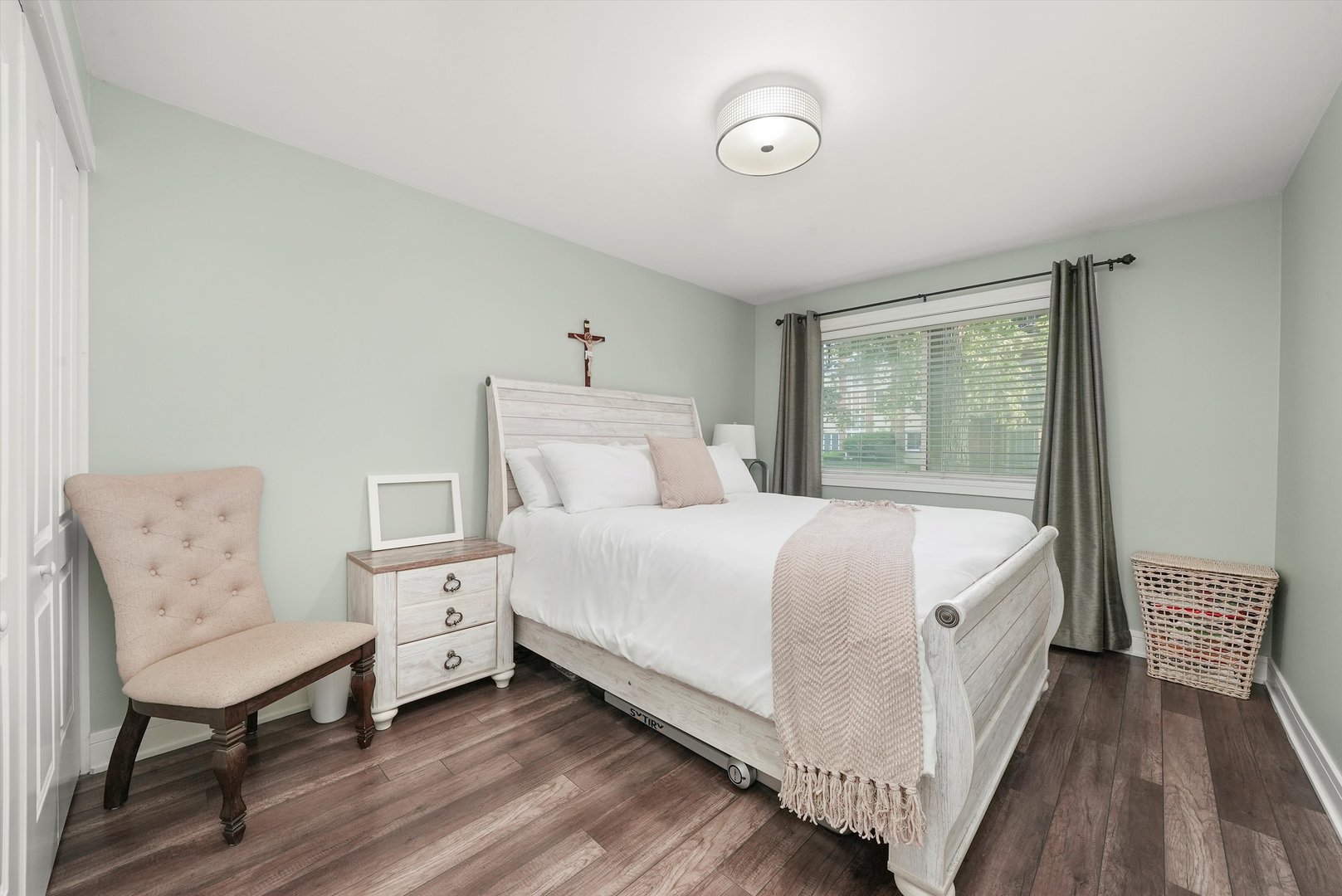 4113 W 97th Place Unit: 104