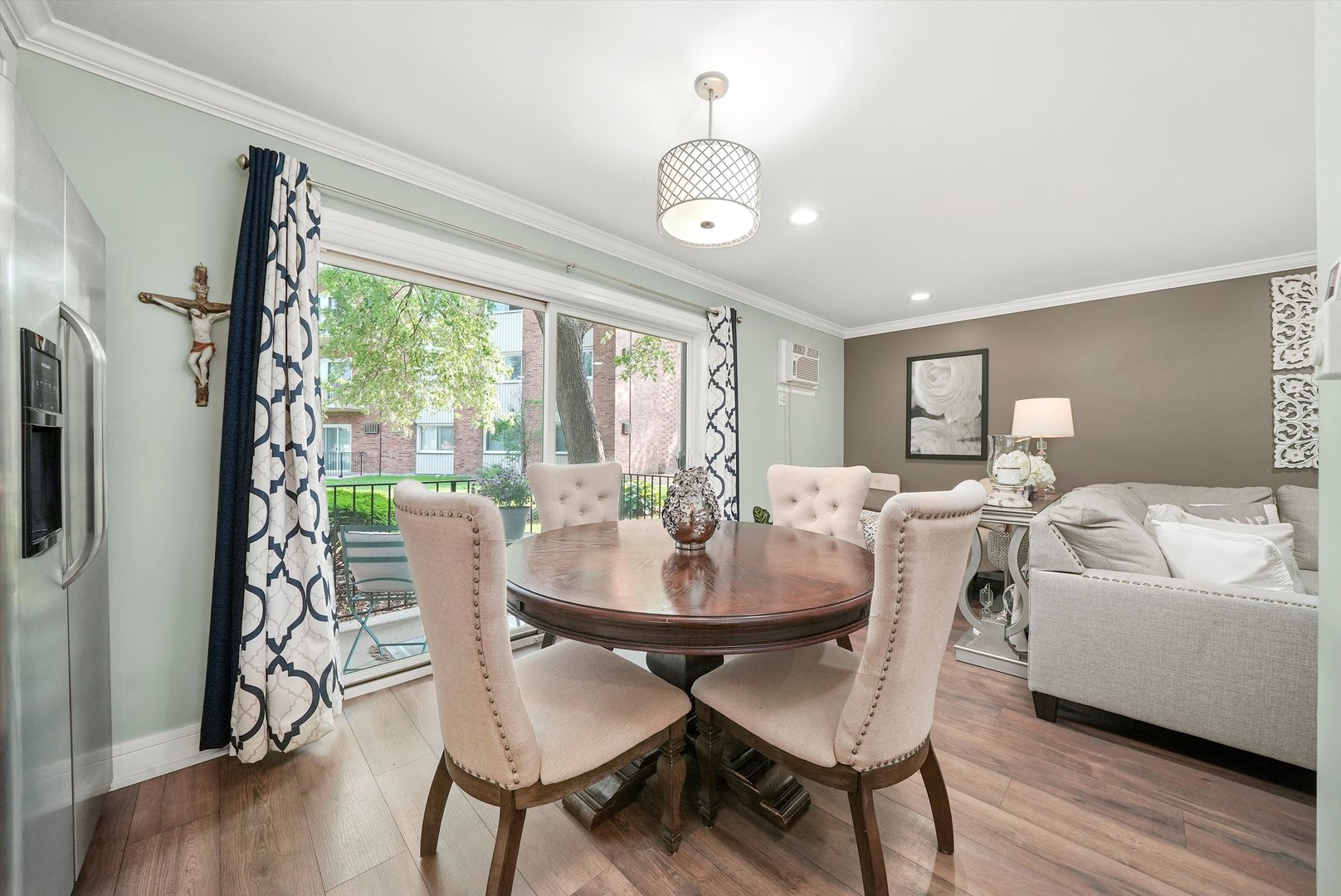 4113 W 97th Place Unit: 104