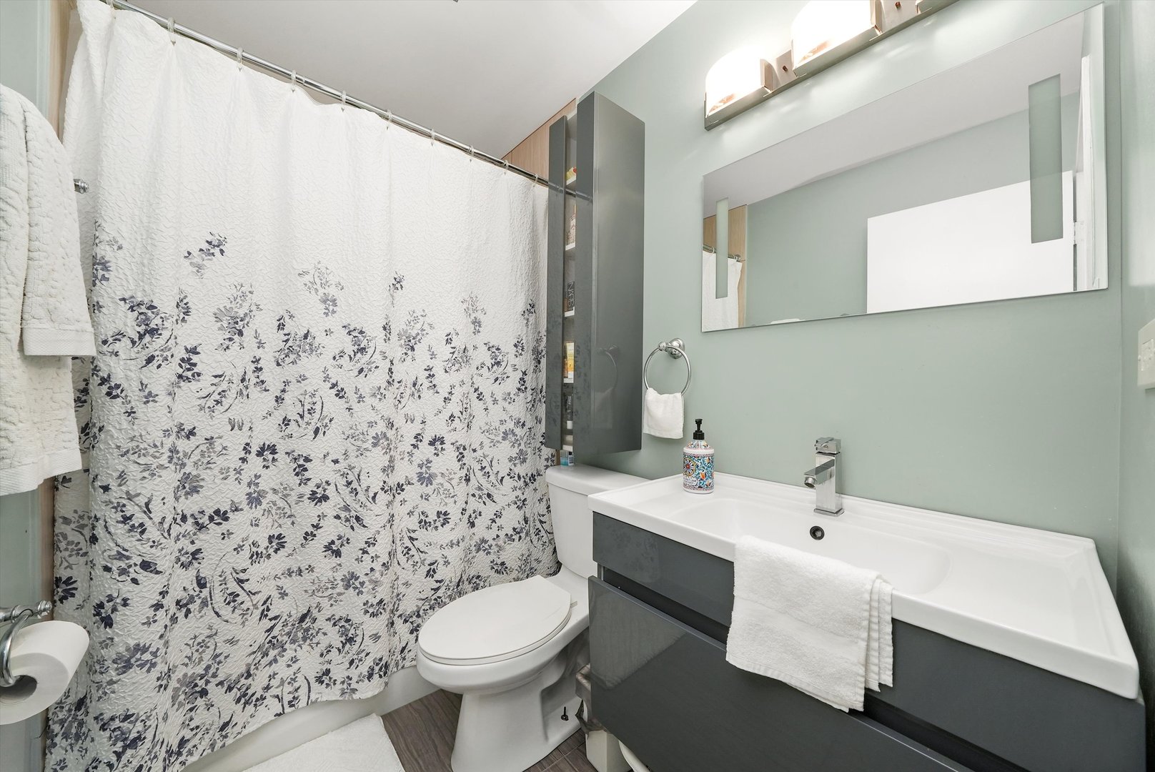 4113 W 97th Place Unit: 104