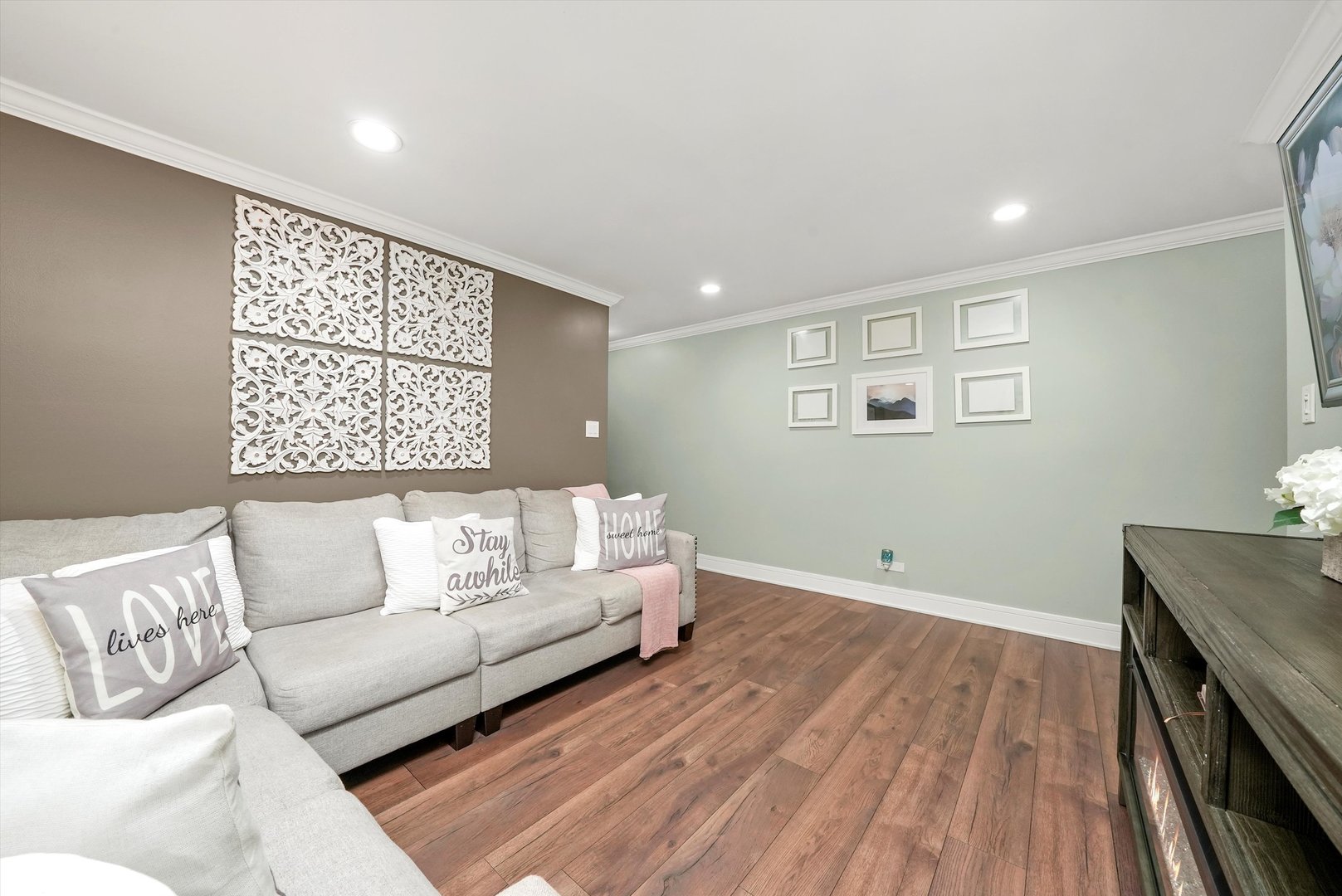 4113 W 97th Place Unit: 104