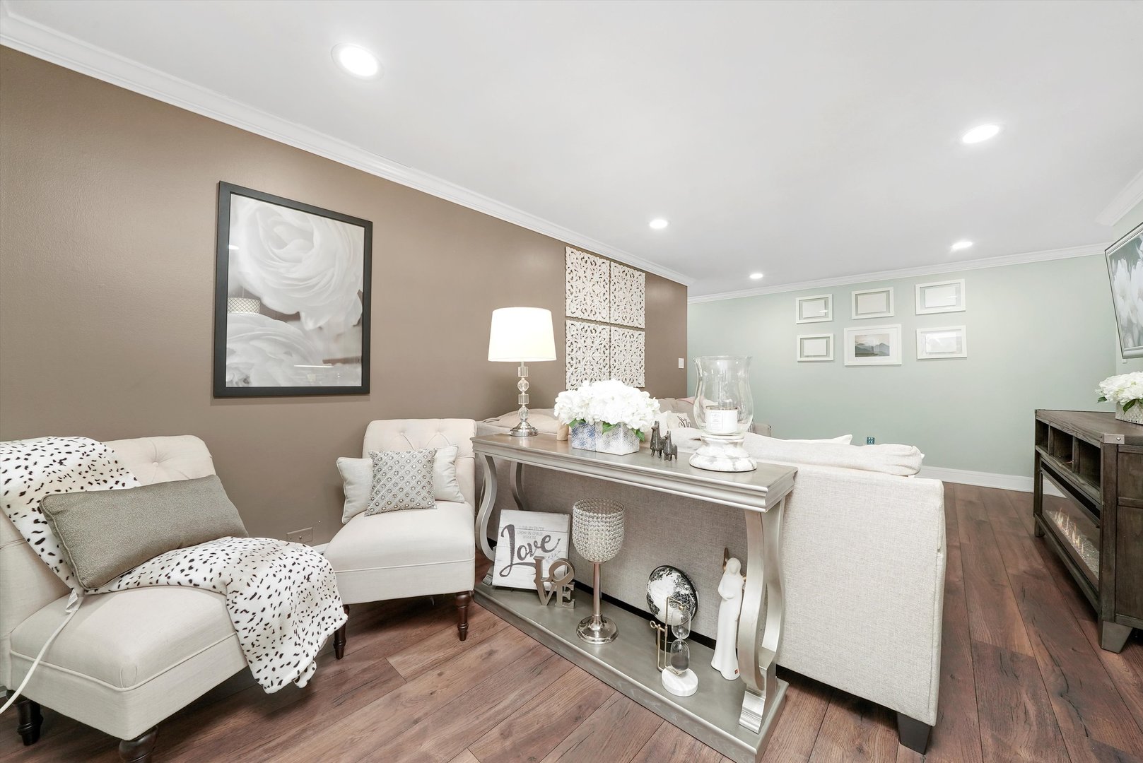 4113 W 97th Place Unit: 104