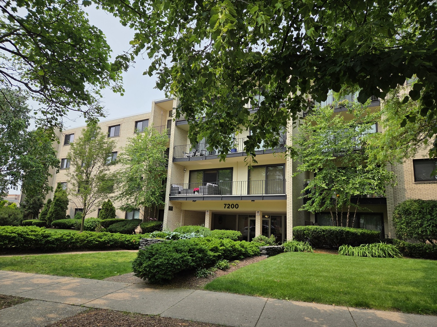 7200 N Ridge Boulevard Unit: 2K