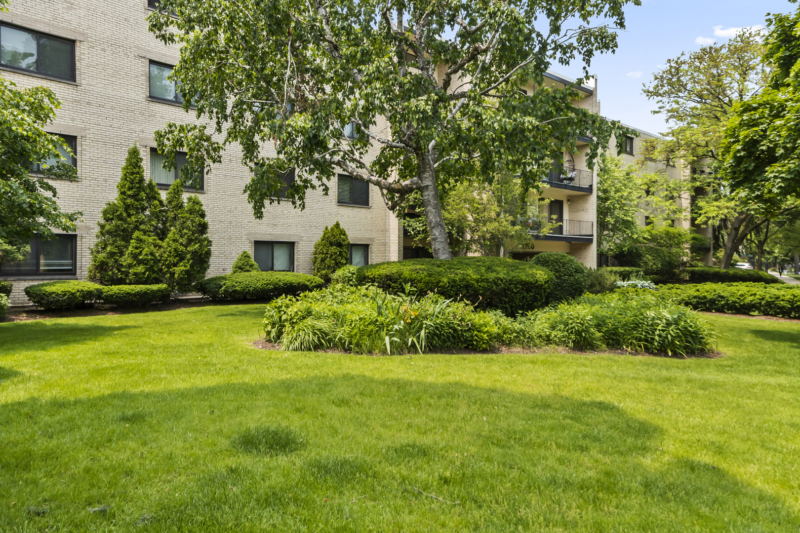 7200 N Ridge Boulevard Unit: 2K
