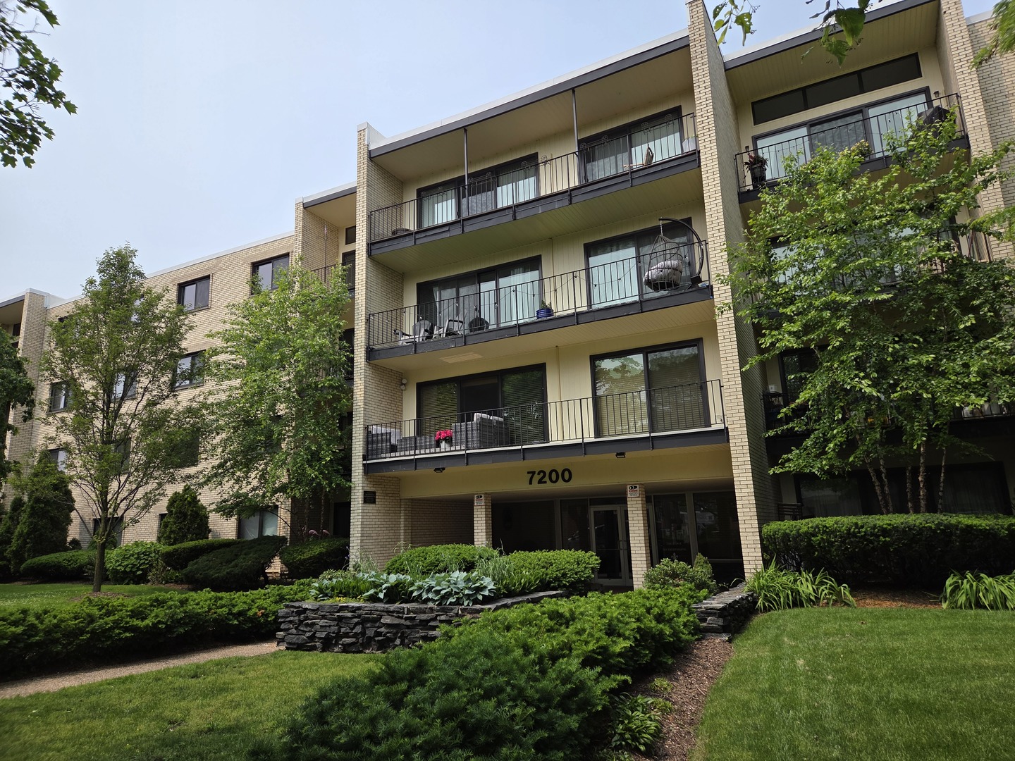 7200 N Ridge Boulevard Unit: 2K