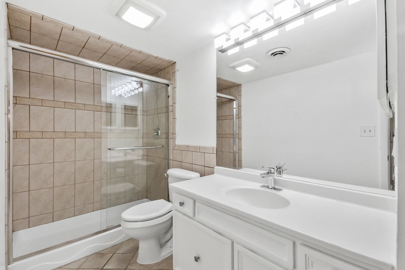 7200 N Ridge Boulevard Unit: 2K