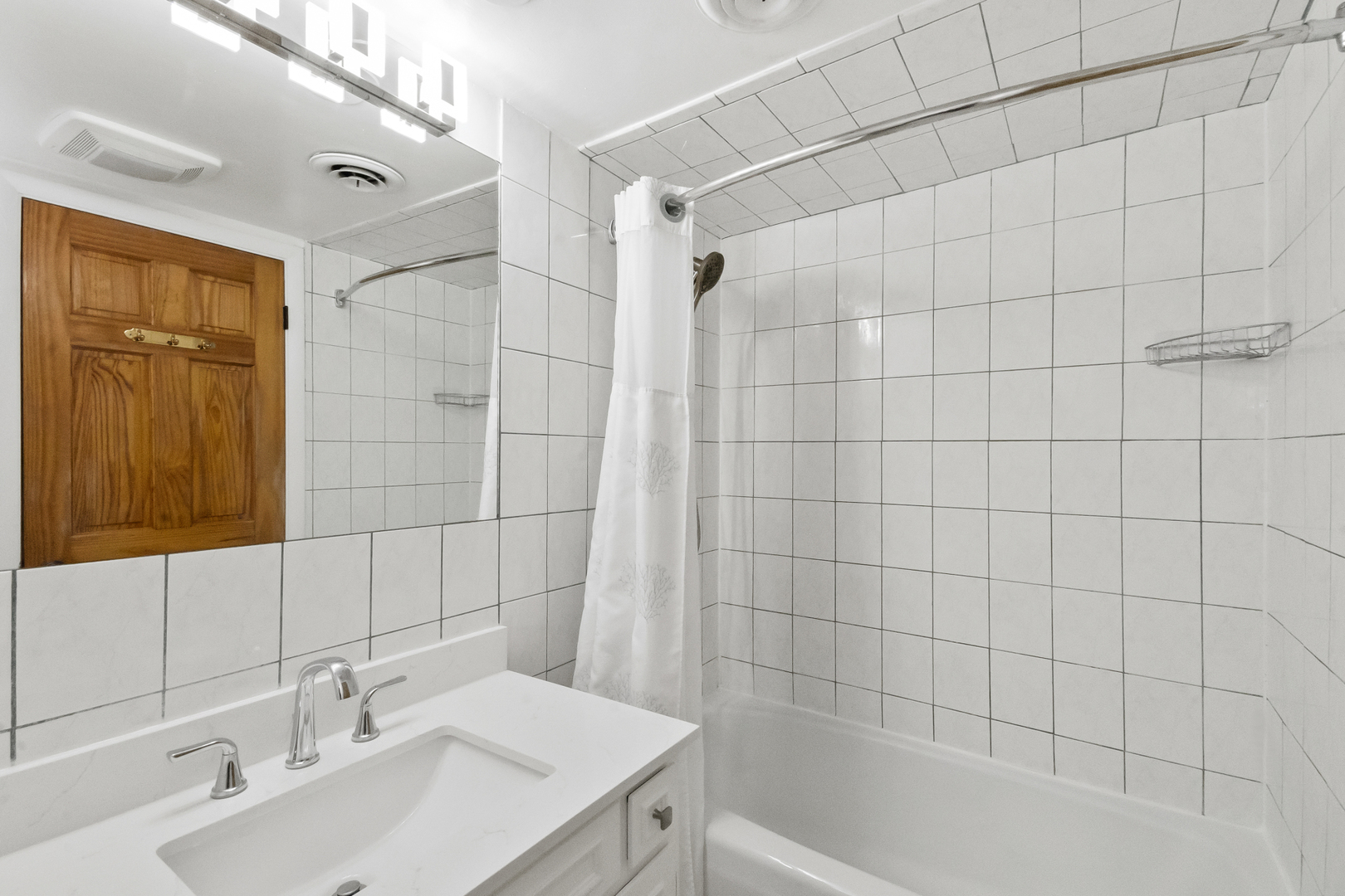 7200 N Ridge Boulevard Unit: 2K