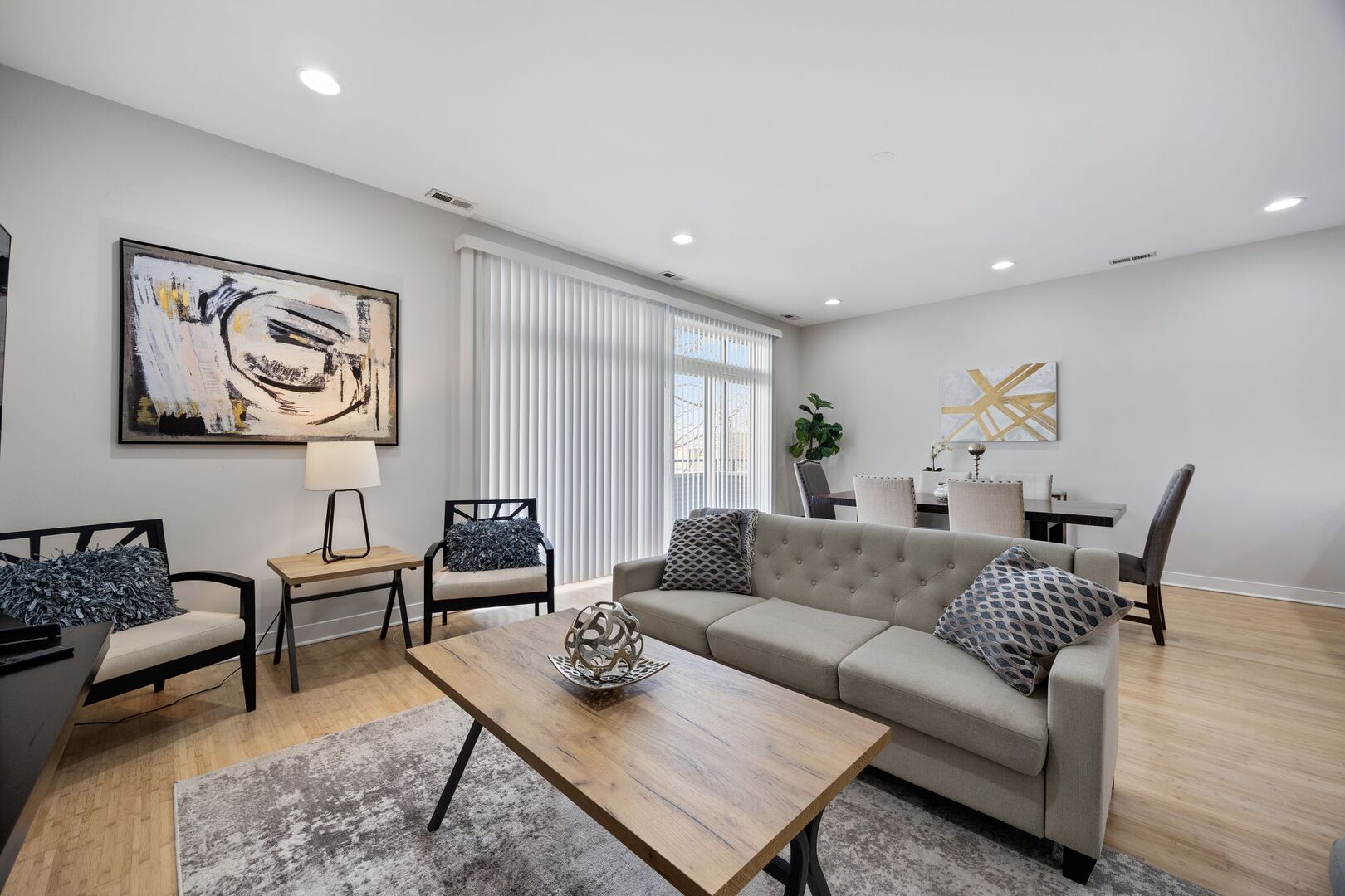 3126 W Walton Street Unit: 2