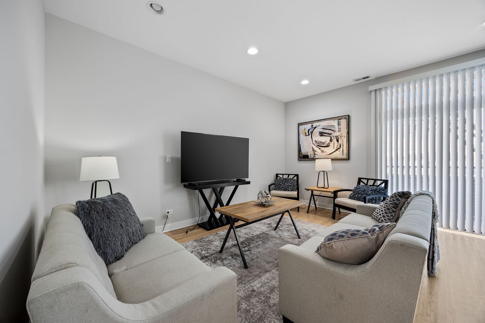 3126 W Walton Street Unit: 2