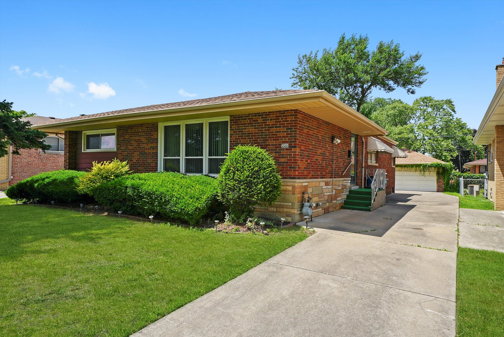 5504 Oakdale Drive