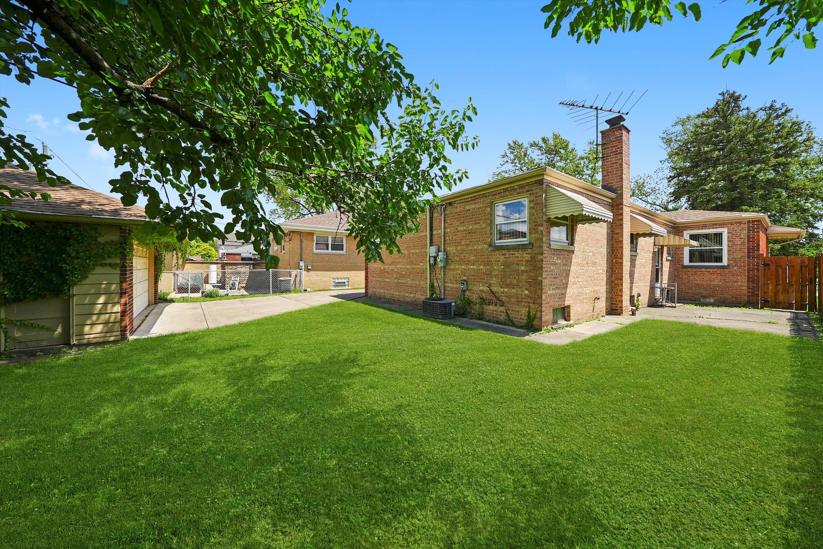 5504 Oakdale Drive