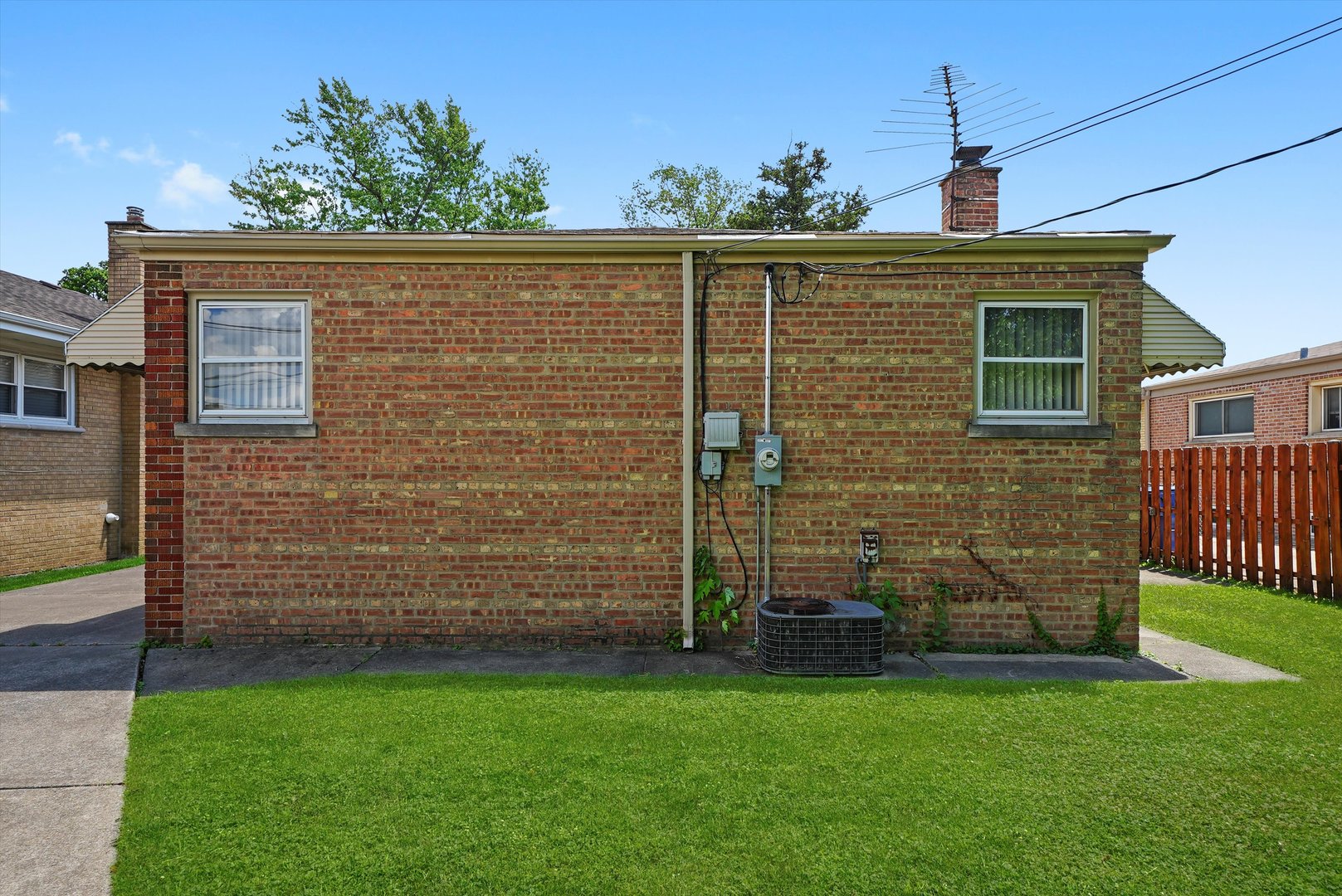 5504 Oakdale Drive