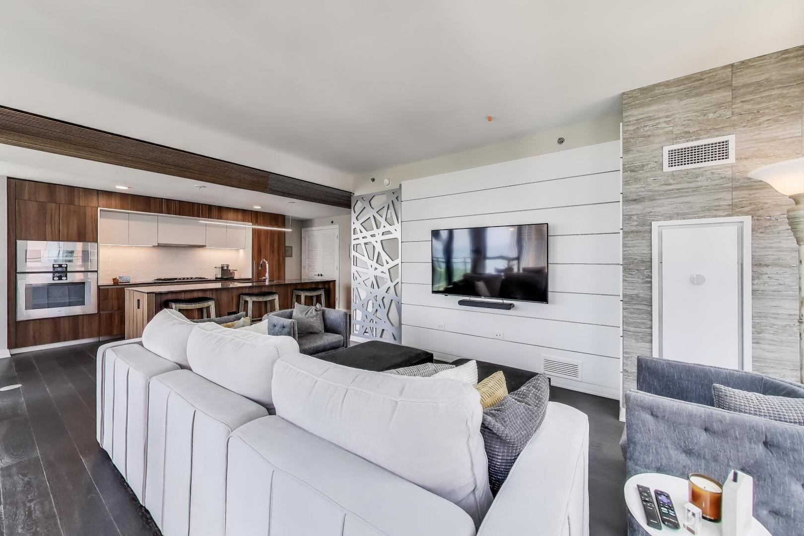 211 N Harbor Drive Unit: 1809