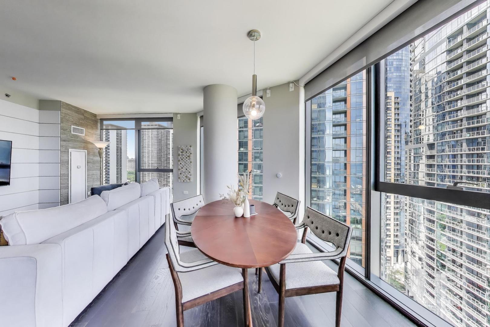 211 N Harbor Drive Unit: 1809