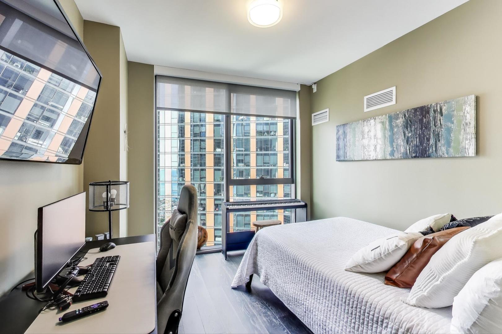 211 N Harbor Drive Unit: 1809