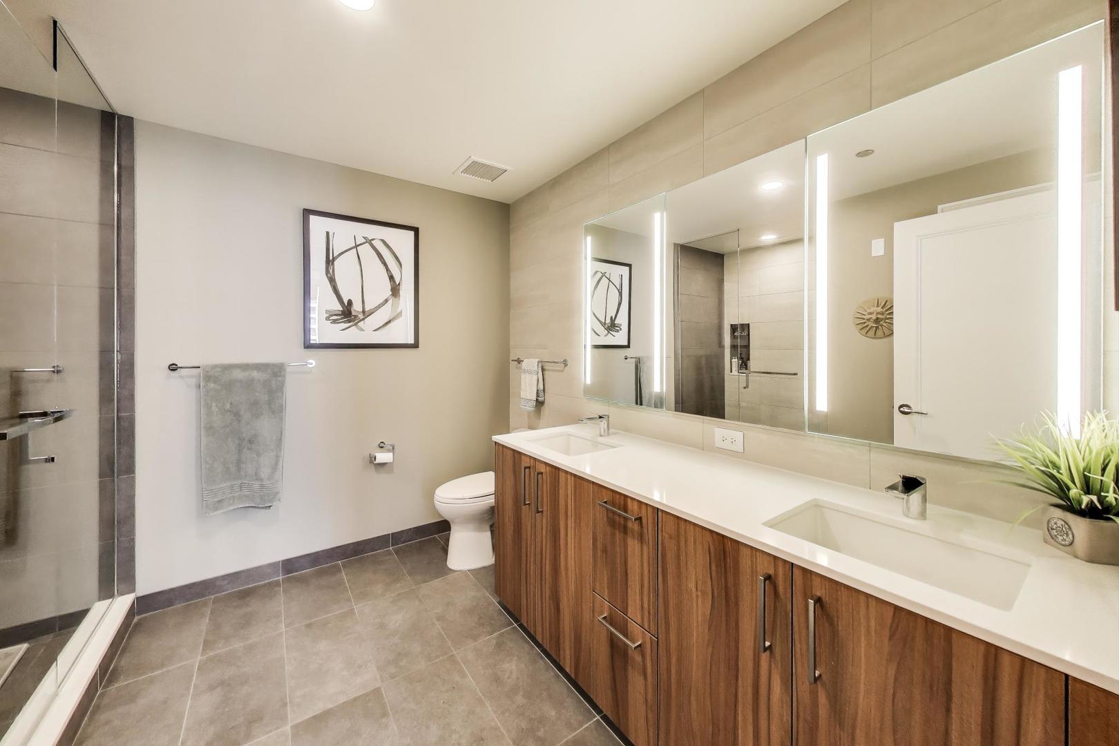 211 N Harbor Drive Unit: 1809