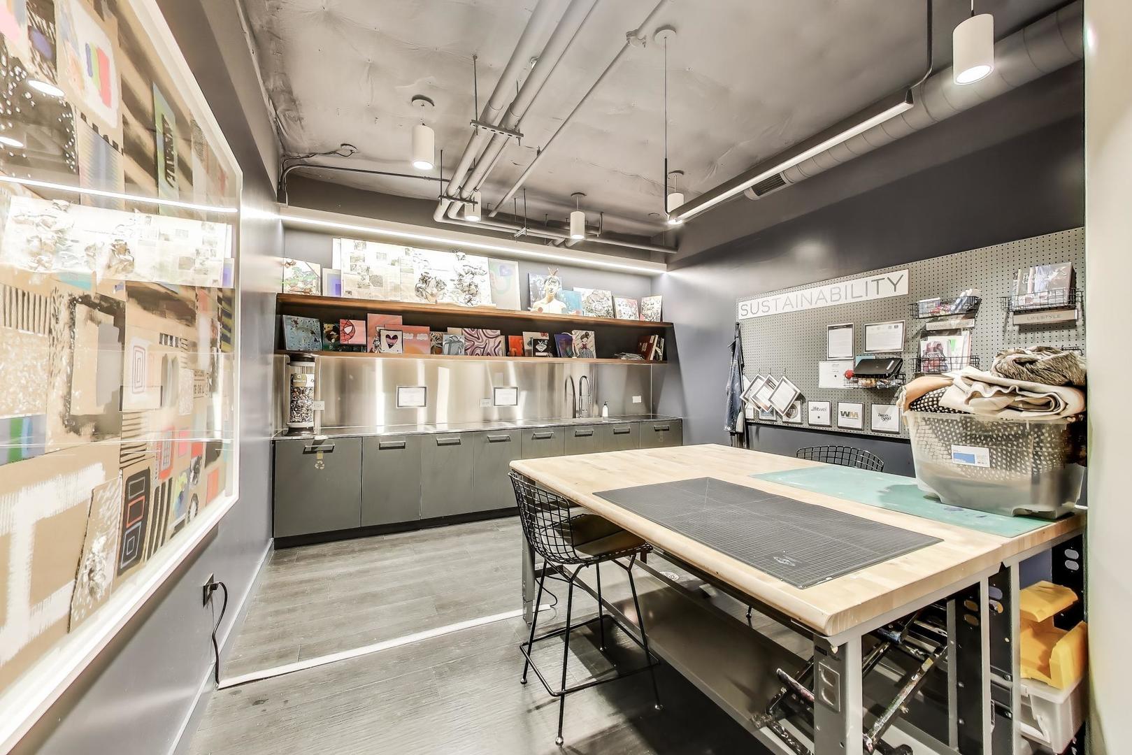 211 N Harbor Drive Unit: 1809
