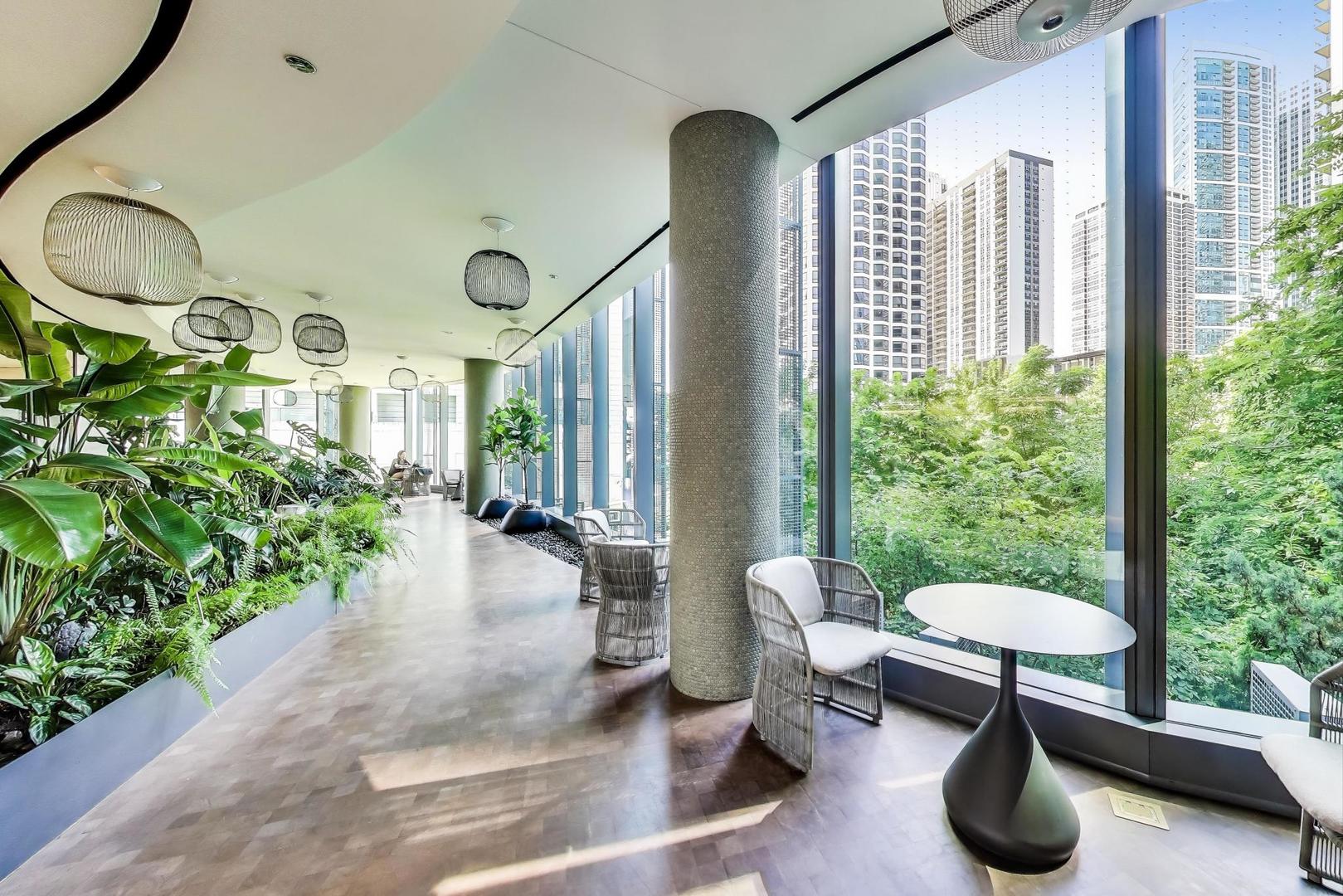 211 N Harbor Drive Unit: 1809