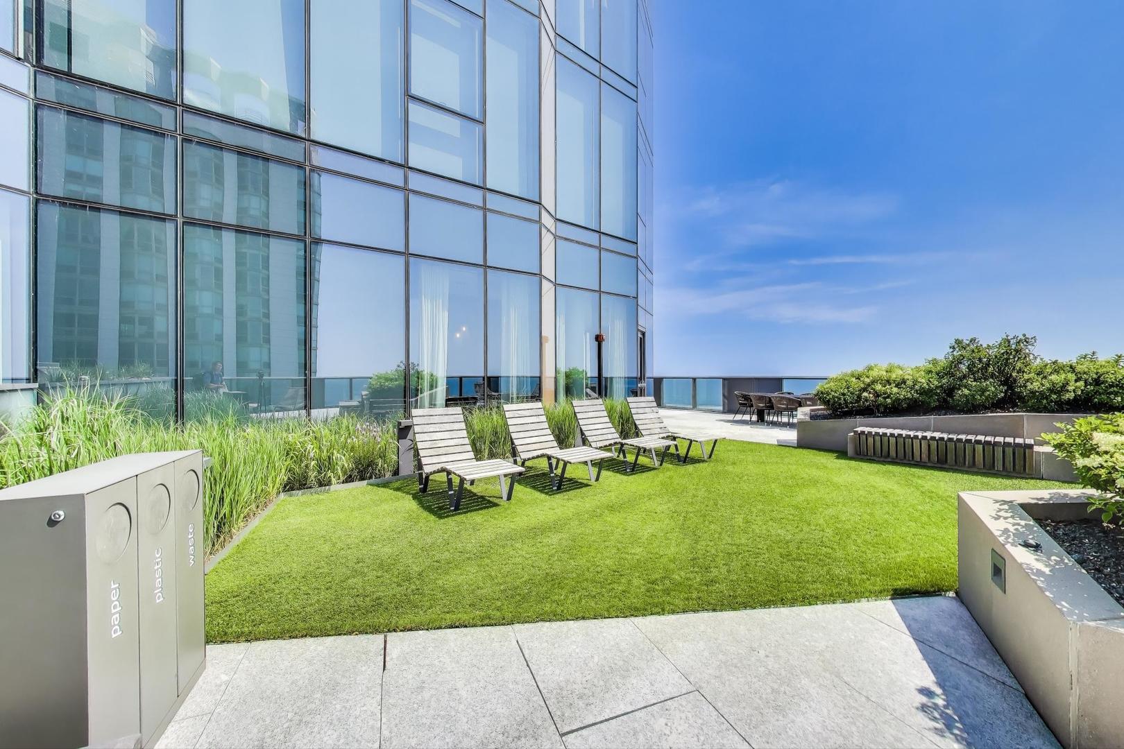 211 N Harbor Drive Unit: 1809