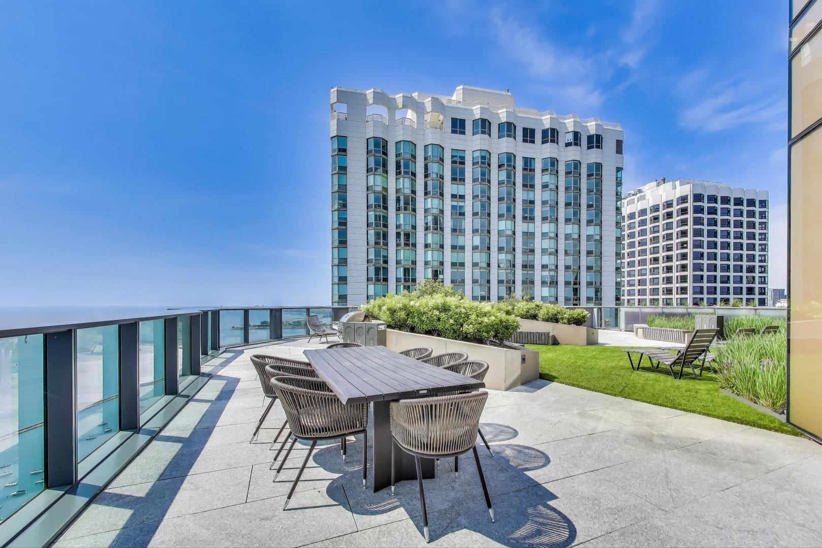 211 N Harbor Drive Unit: 1809