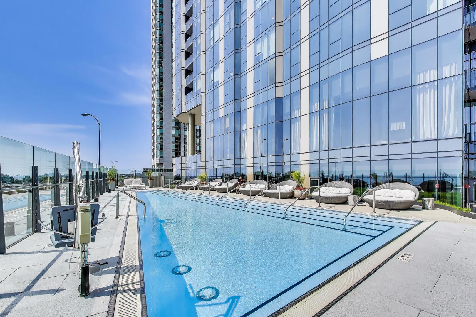 211 N Harbor Drive Unit: 1809