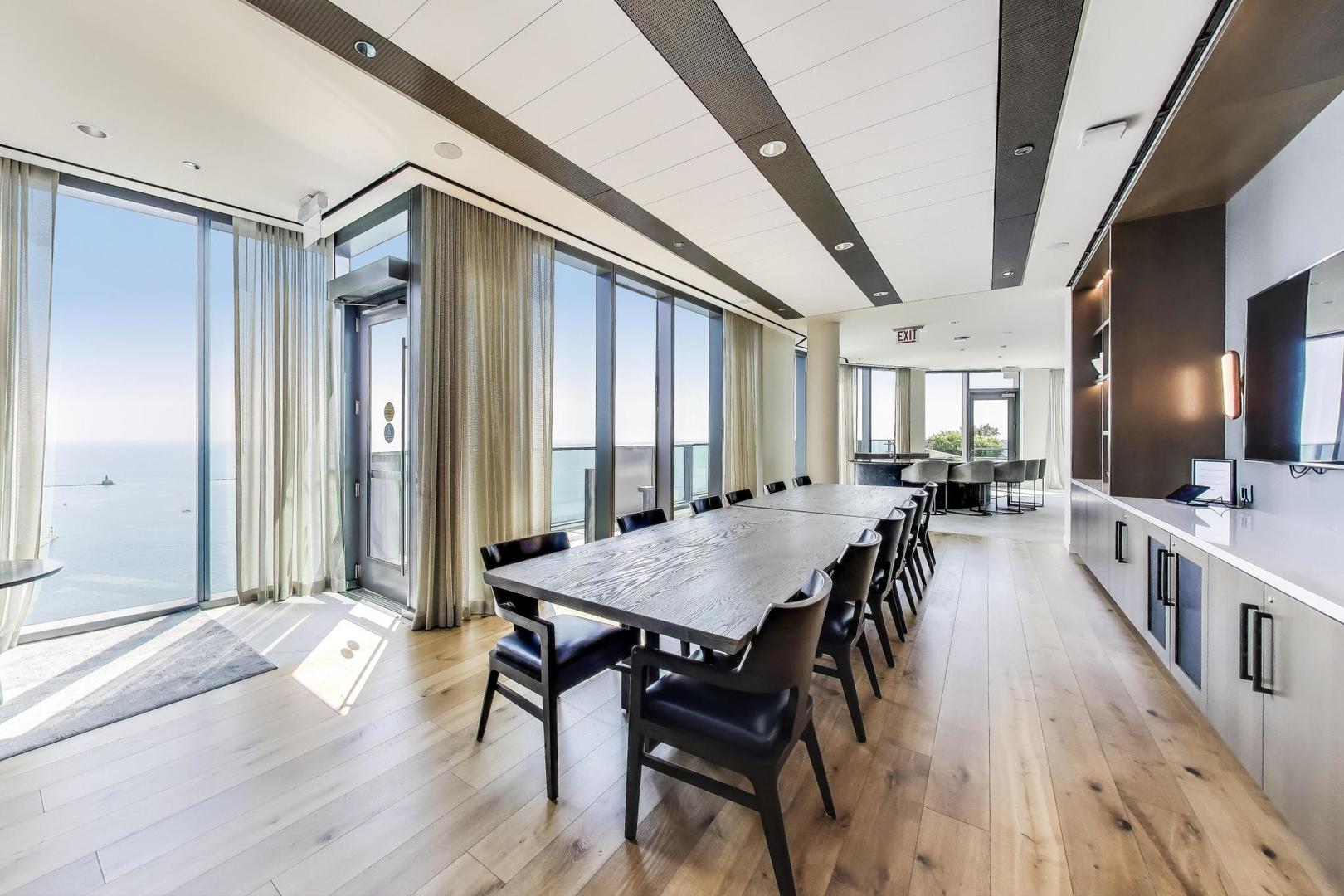 211 N Harbor Drive Unit: 1809