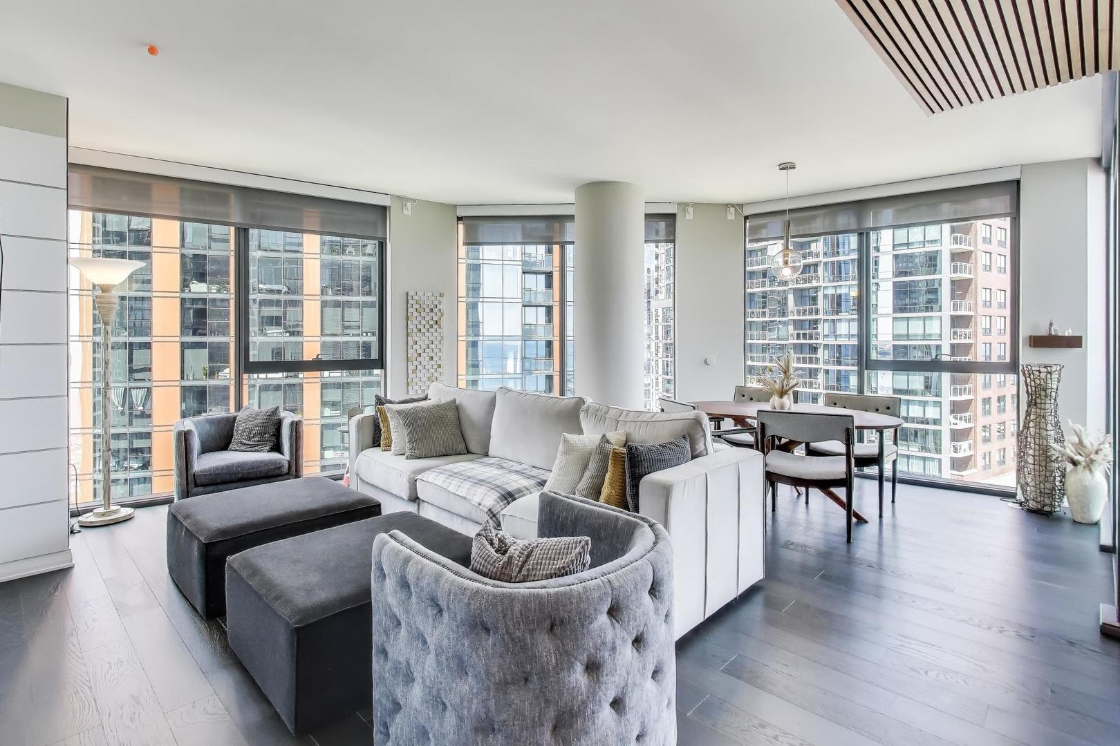 211 N Harbor Drive Unit: 1809
