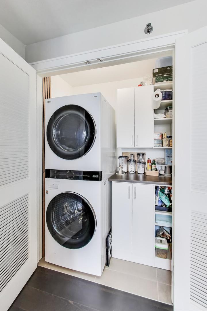 211 N Harbor Drive Unit: 1809