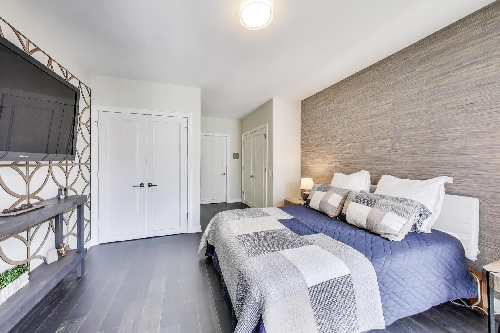211 N Harbor Drive Unit: 1809