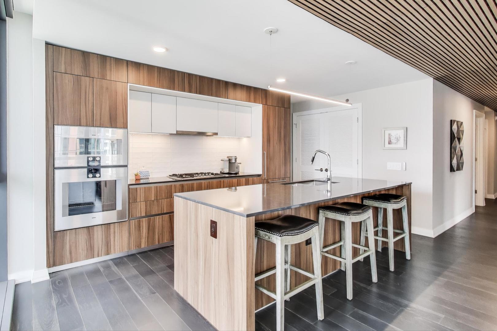 211 N Harbor Drive Unit: 1809