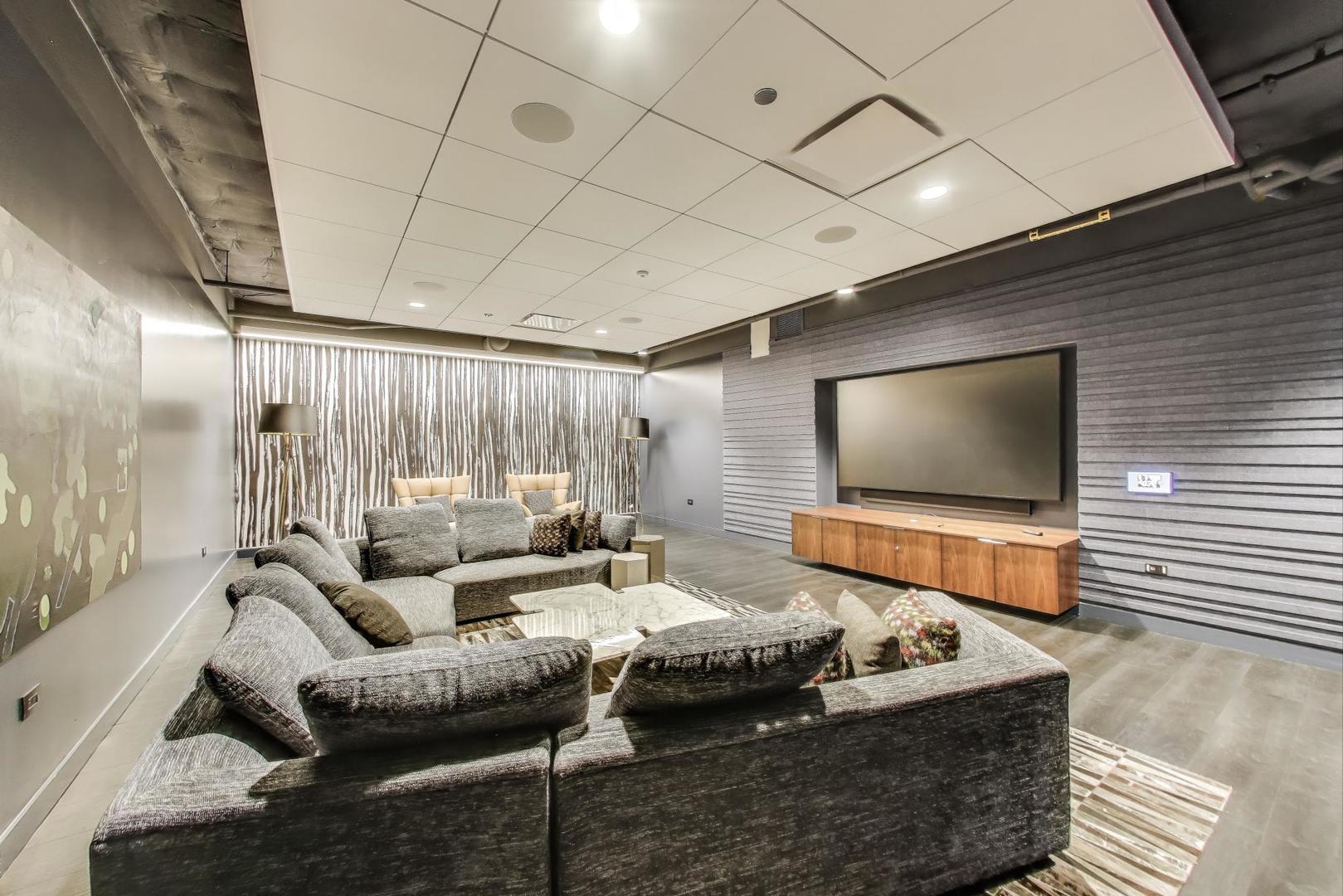211 N Harbor Drive Unit: 1809