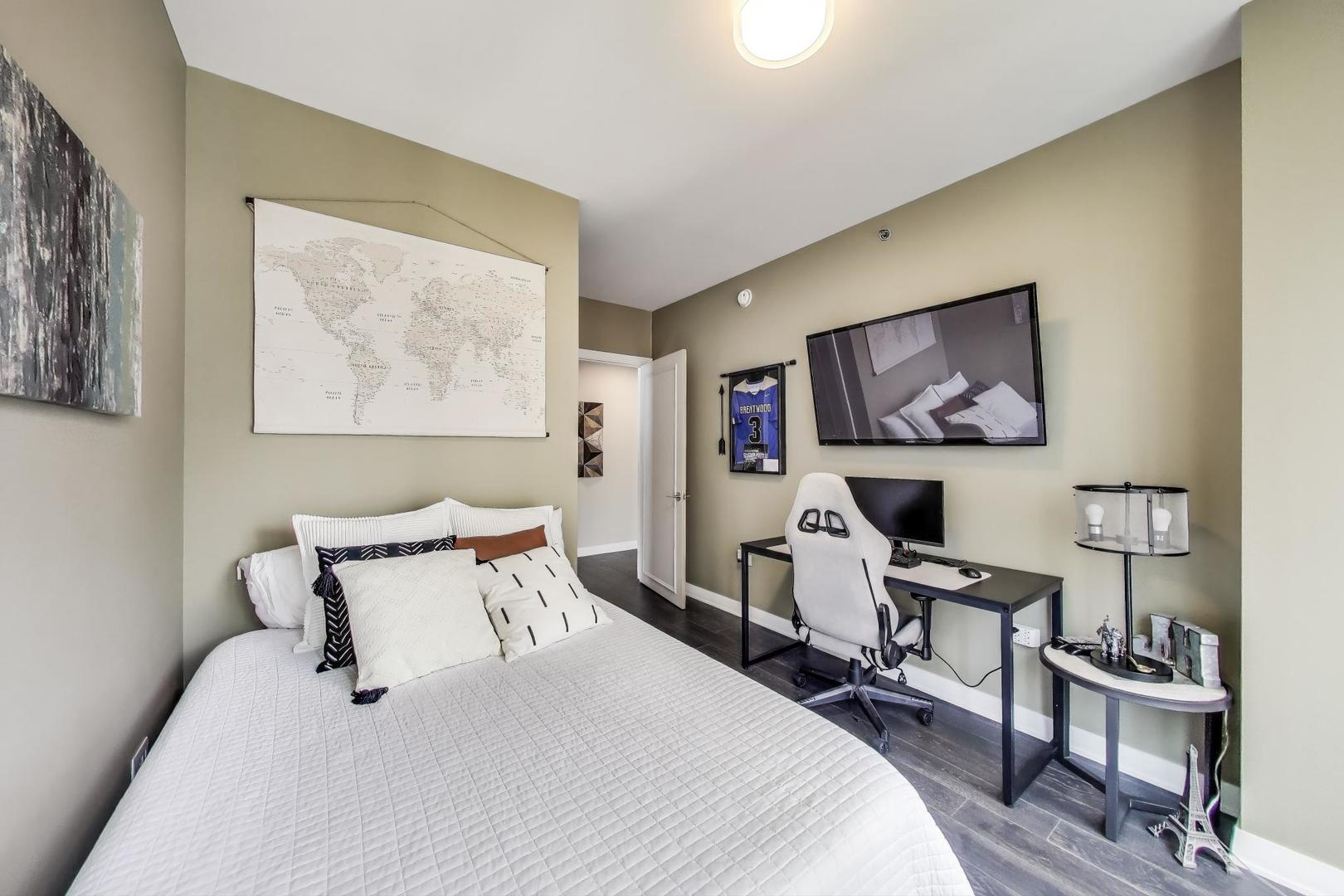 211 N Harbor Drive Unit: 1809