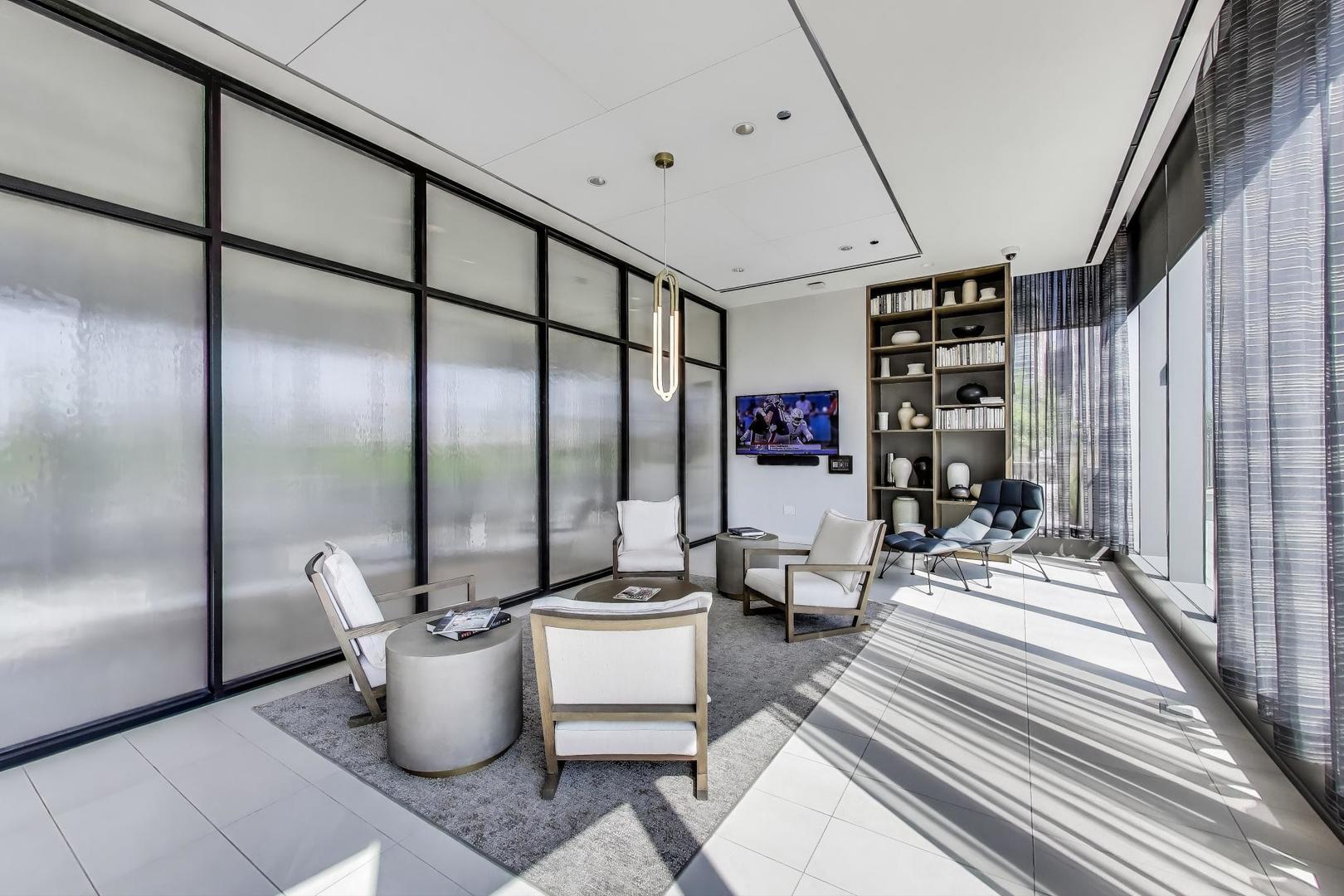 211 N Harbor Drive Unit: 1809