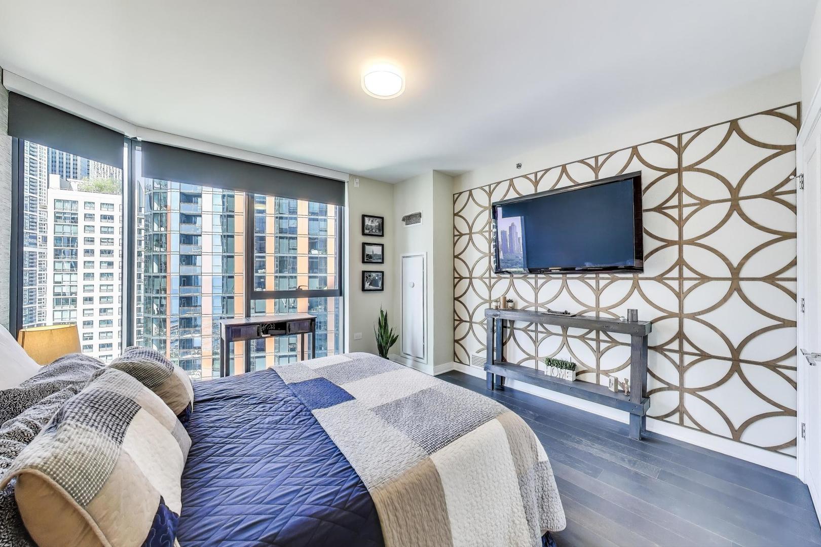211 N Harbor Drive Unit: 1809