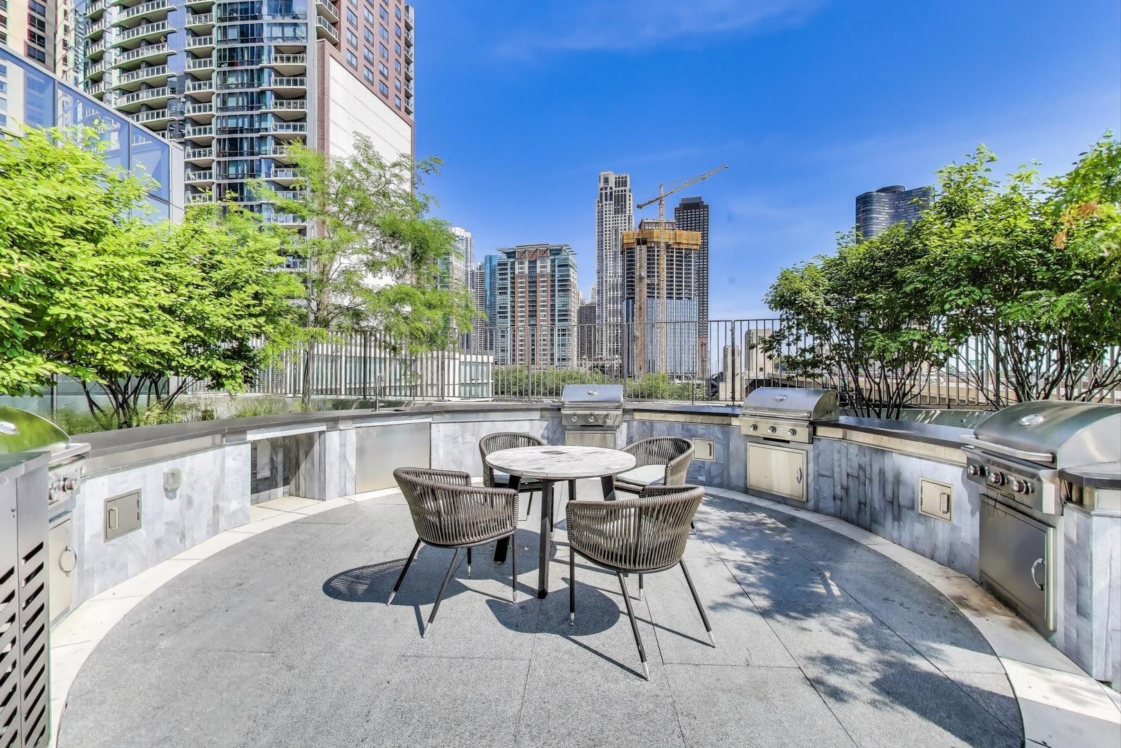 211 N Harbor Drive Unit: 1809