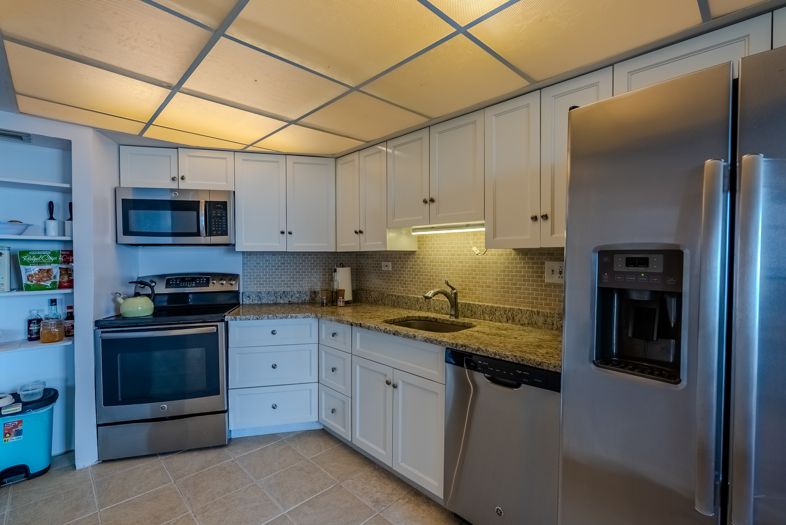 3925 TRIUMVERA Drive Unit: 9B