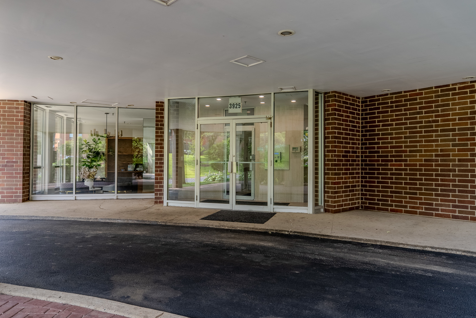 3925 TRIUMVERA Drive Unit: 9B