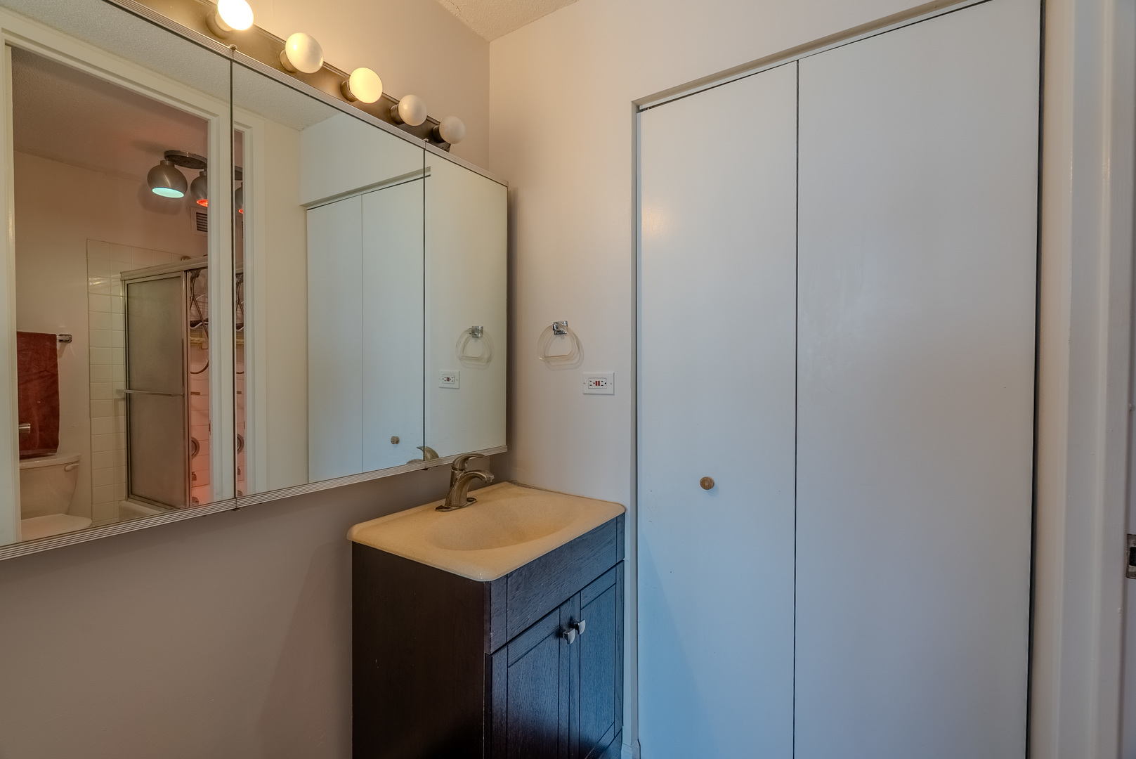 3925 TRIUMVERA Drive Unit: 9B