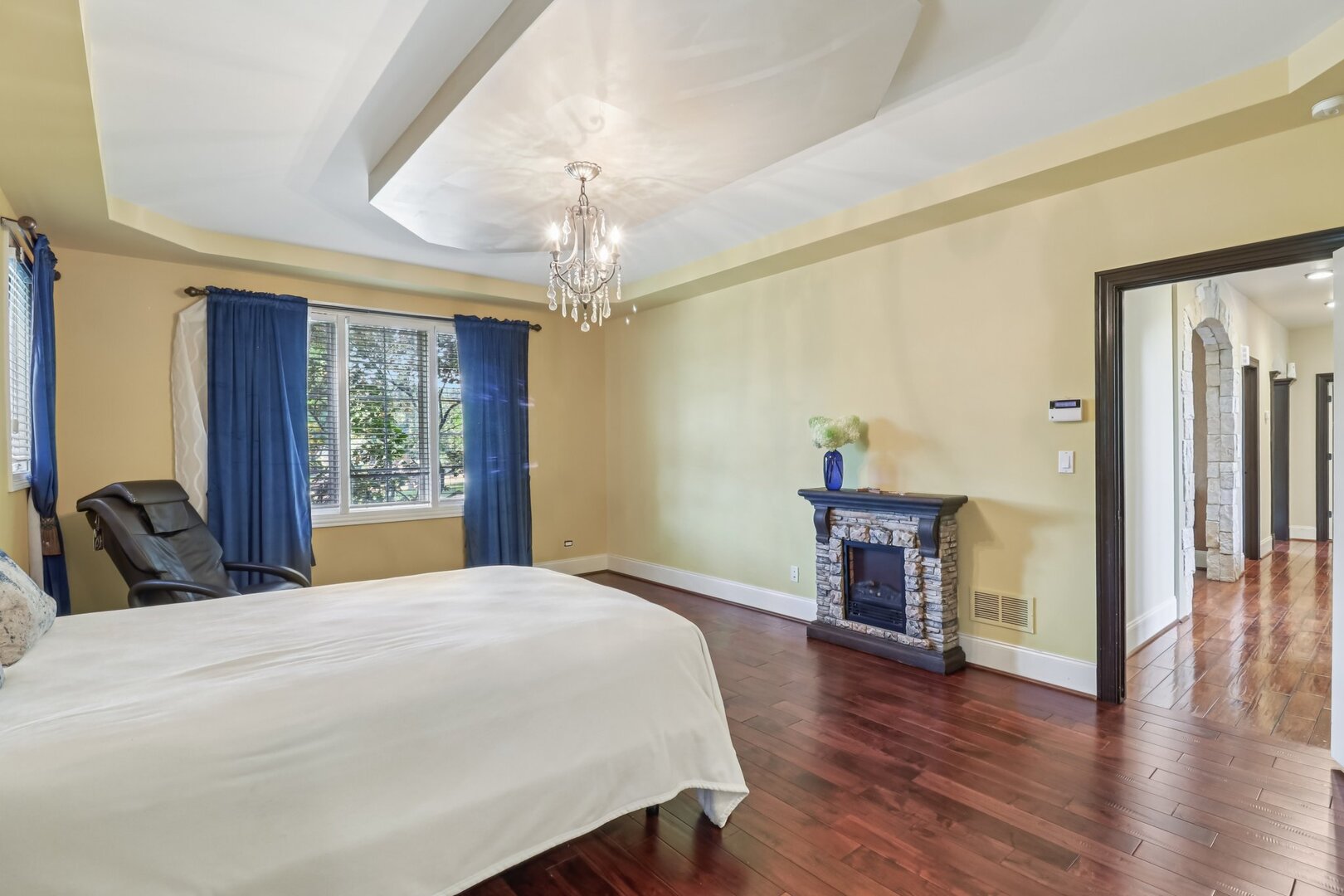 11942 S Oak Park Avenue