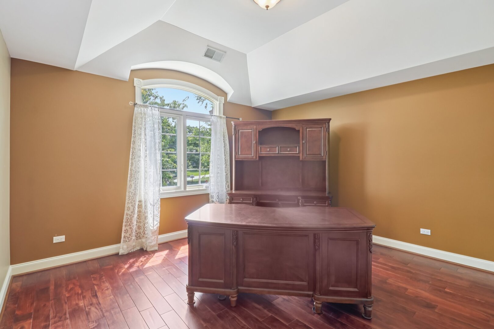 11942 S Oak Park Avenue