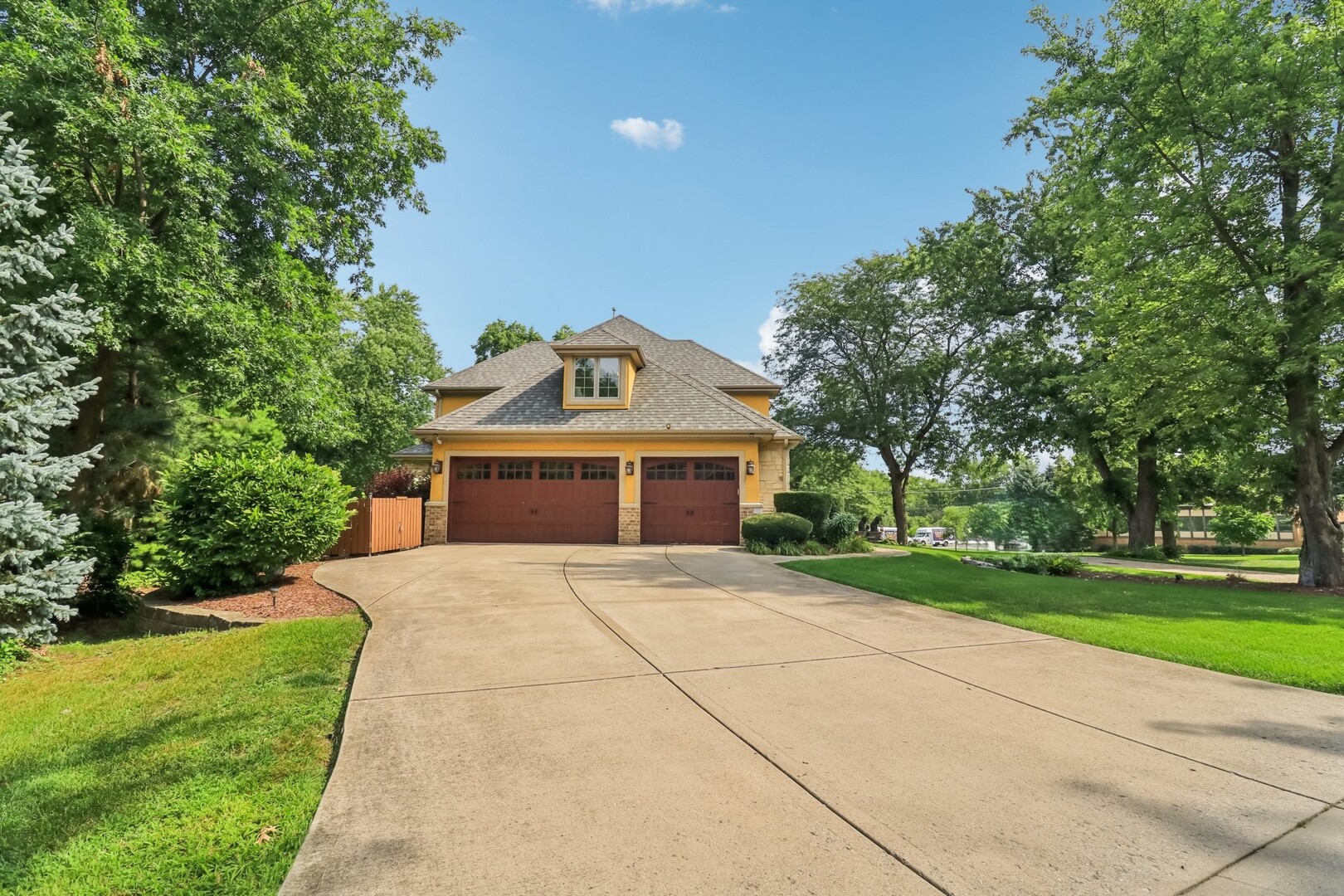 11942 S Oak Park Avenue