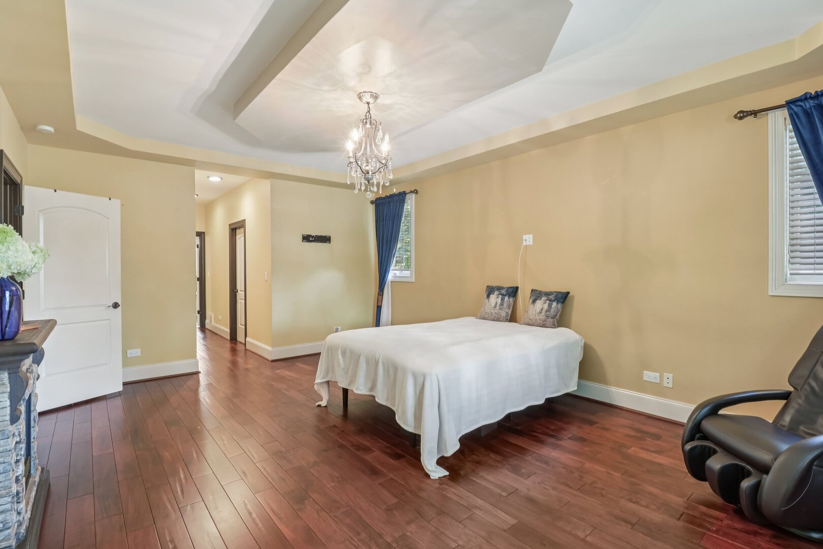 11942 S Oak Park Avenue