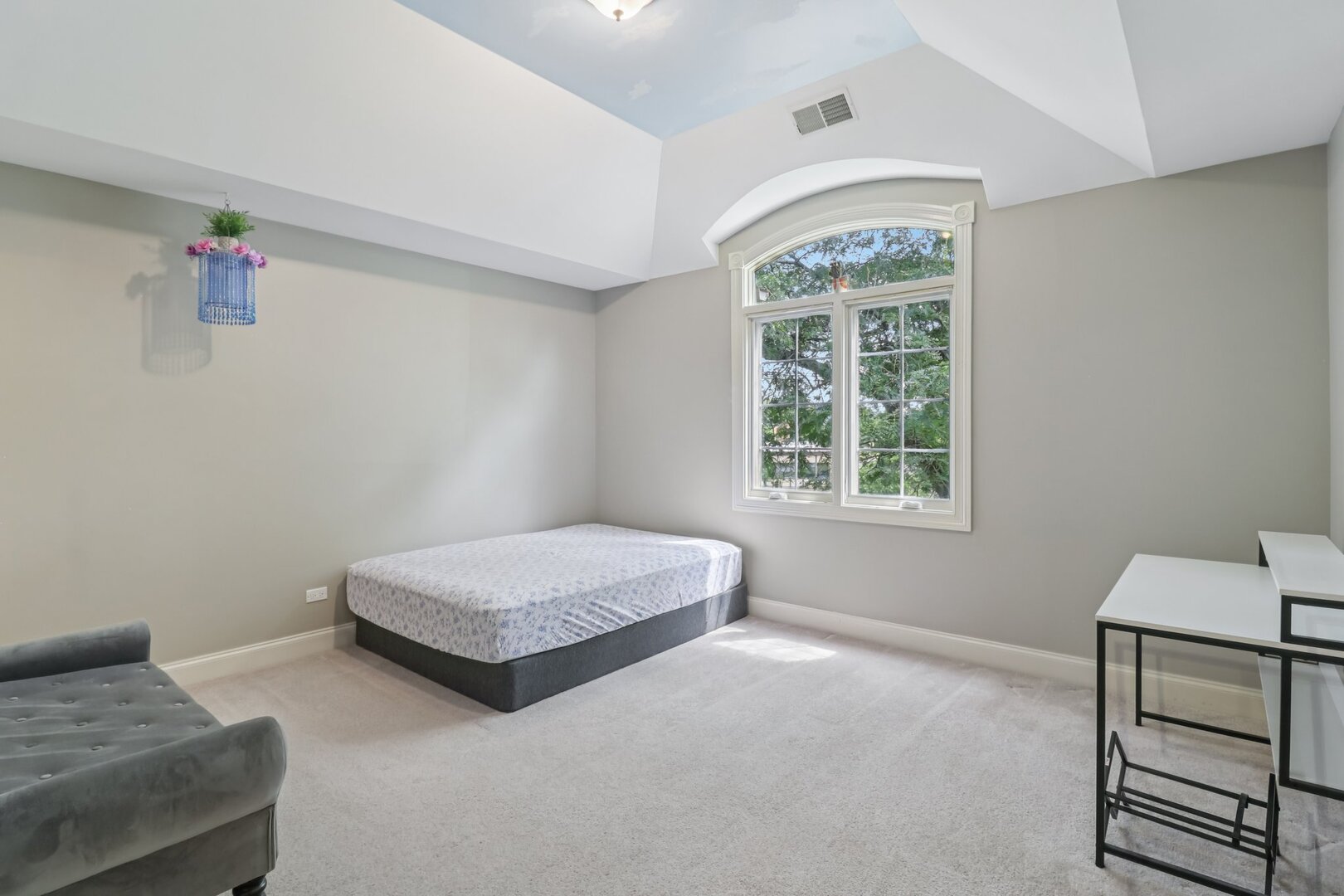 11942 S Oak Park Avenue