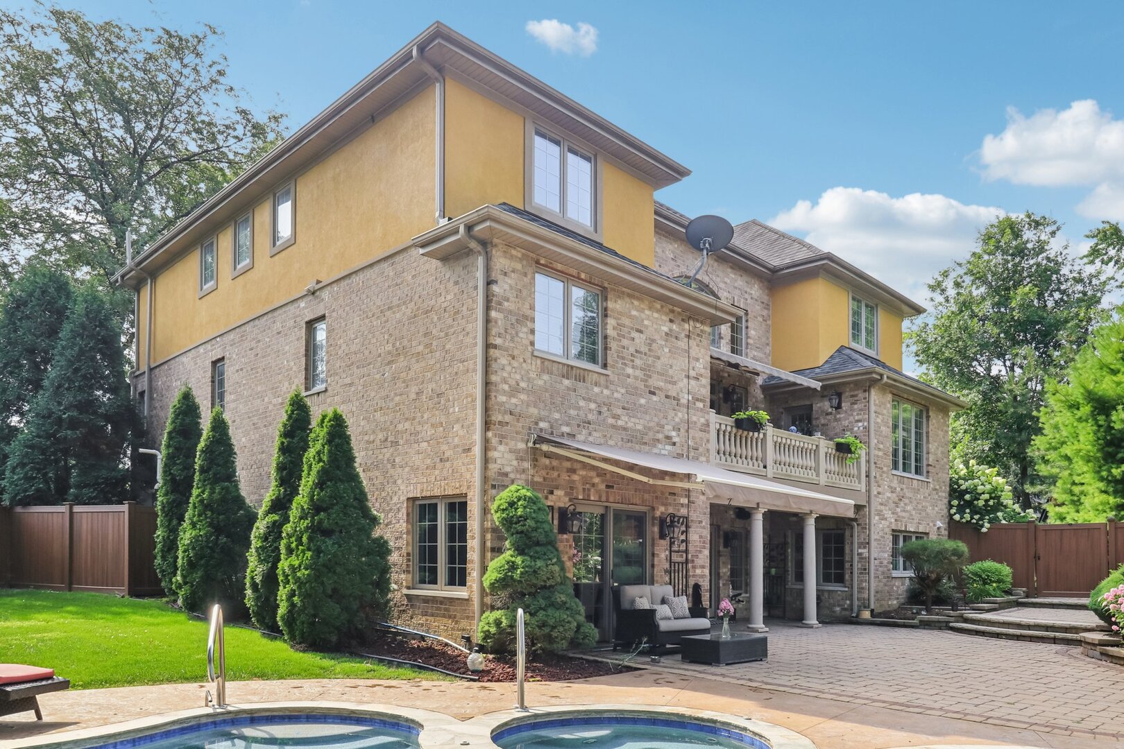 11942 S Oak Park Avenue