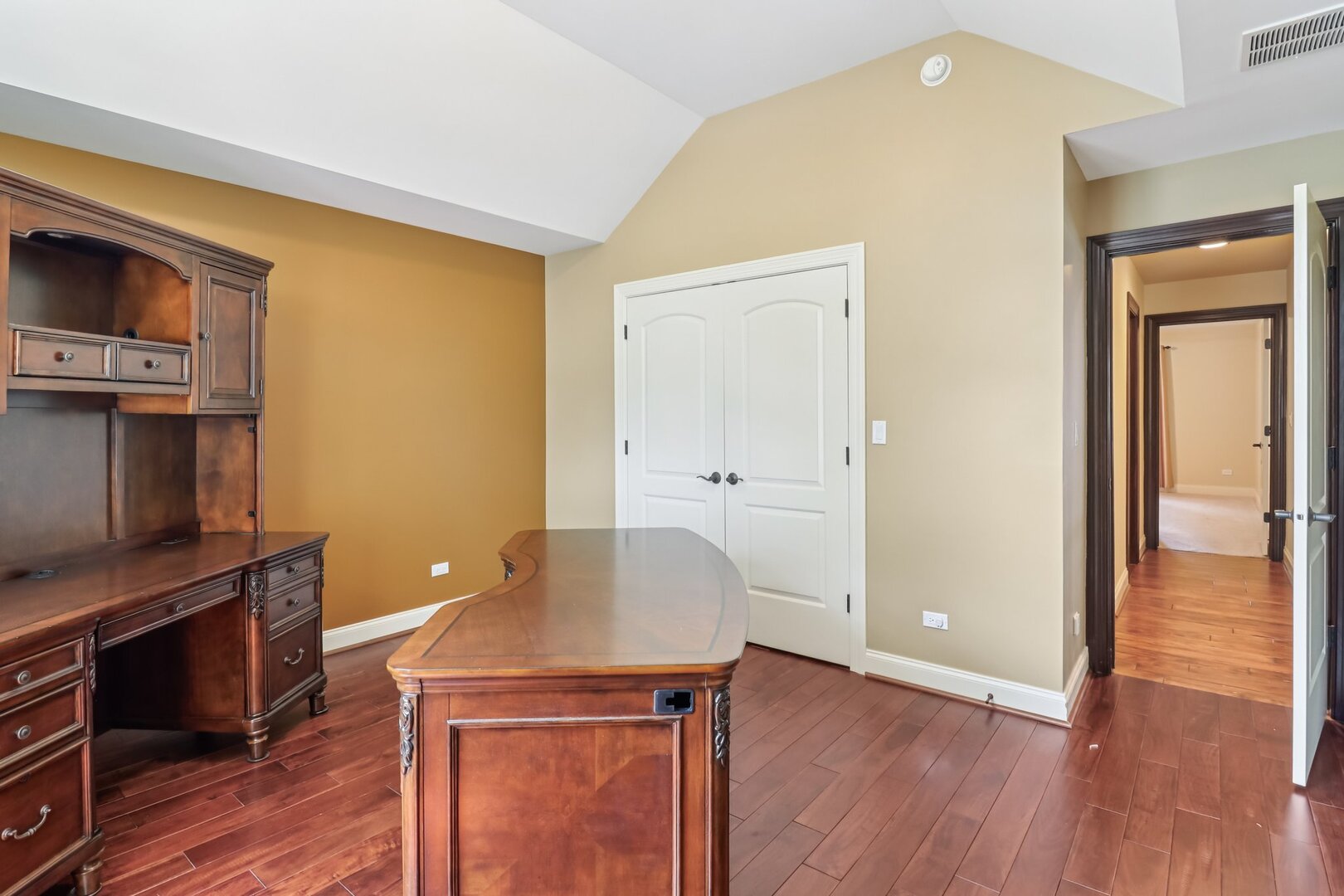 11942 S Oak Park Avenue