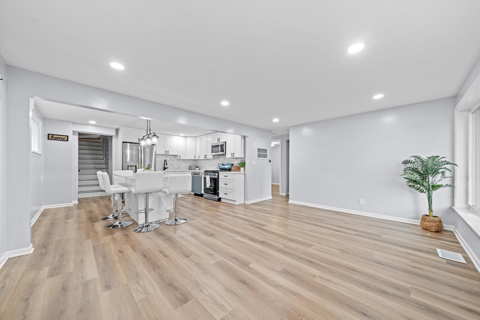 4608 W 90th Place