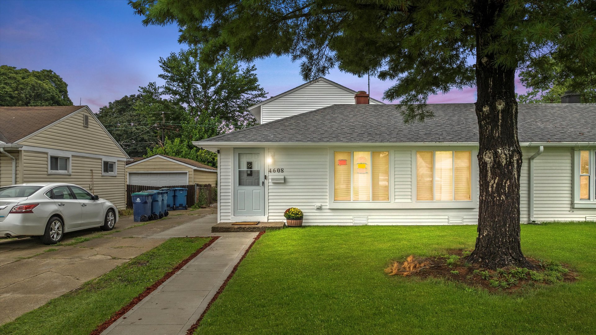 4608 W 90th Place