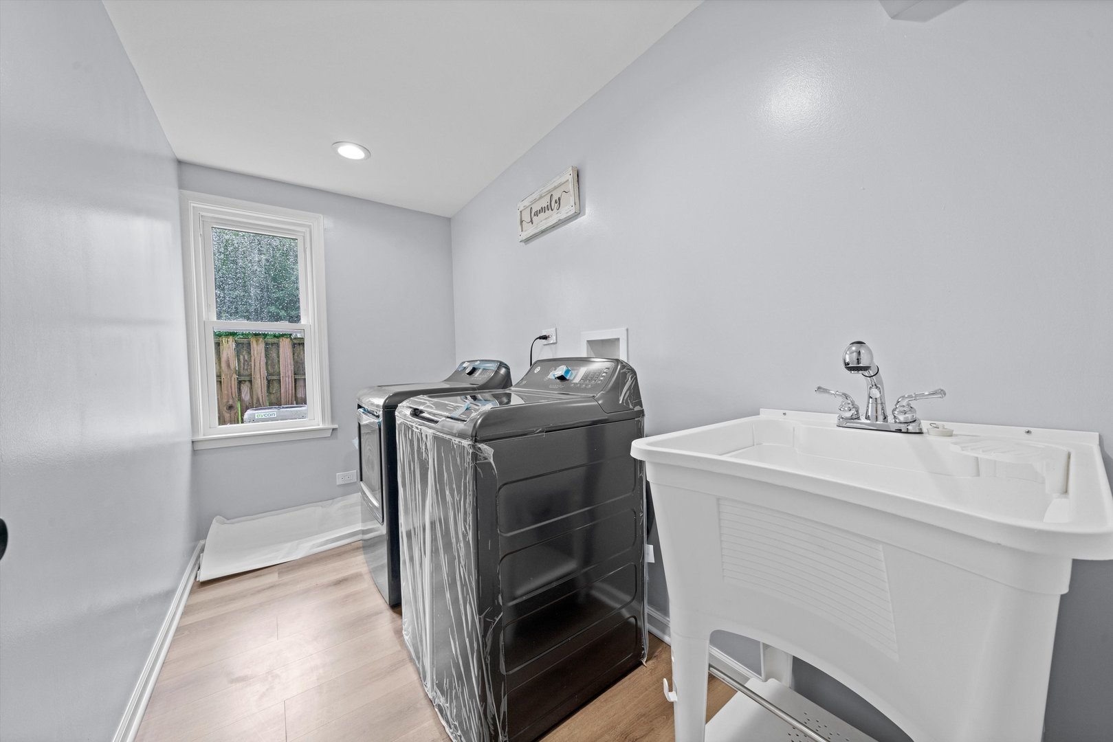 4608 W 90th Place
