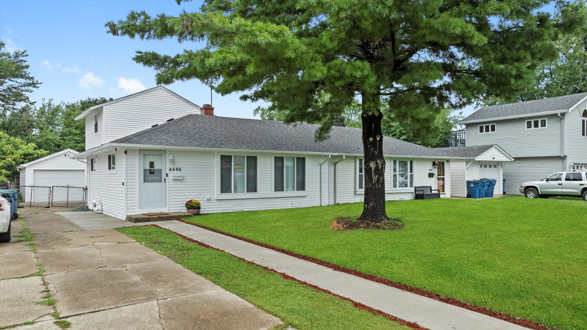 4608 W 90th Place