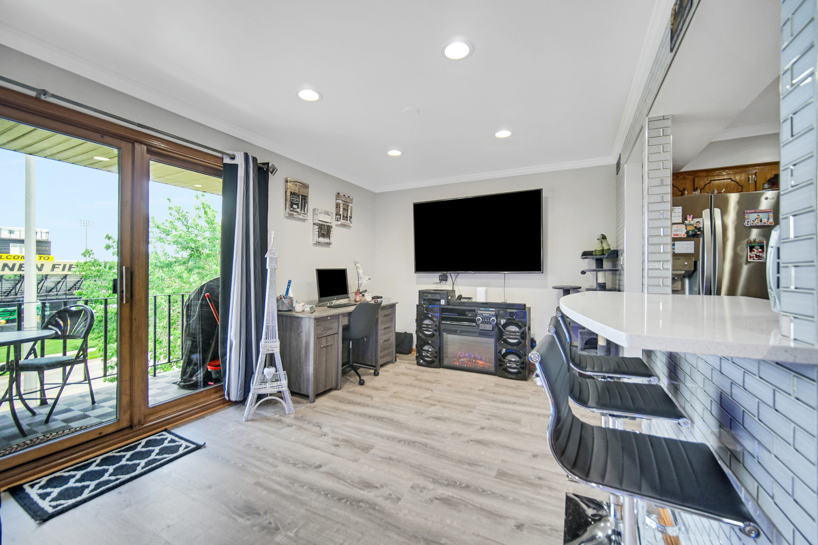 10538 S Central Avenue Unit: 3S